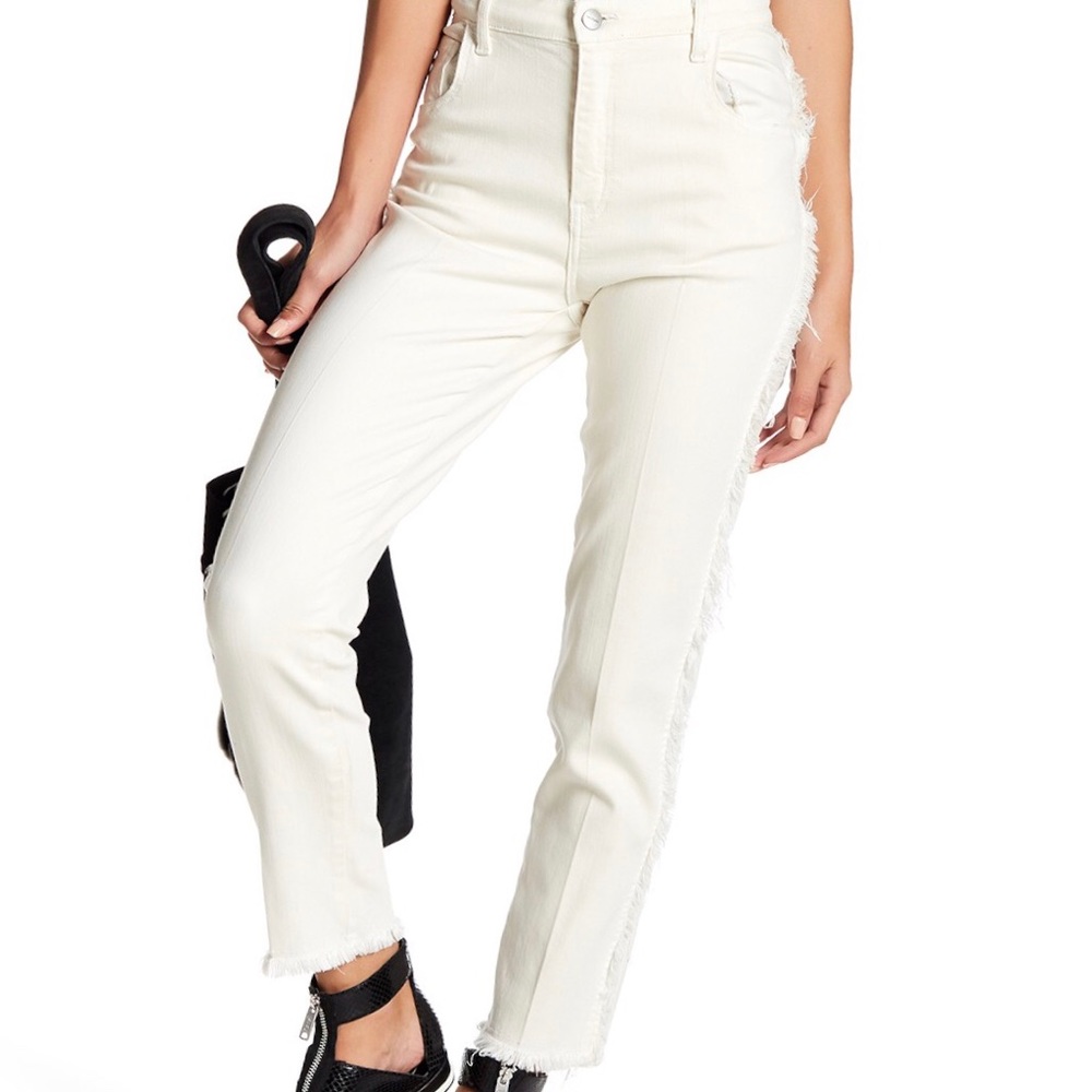 HIGH WAISTED WHITE JEANS